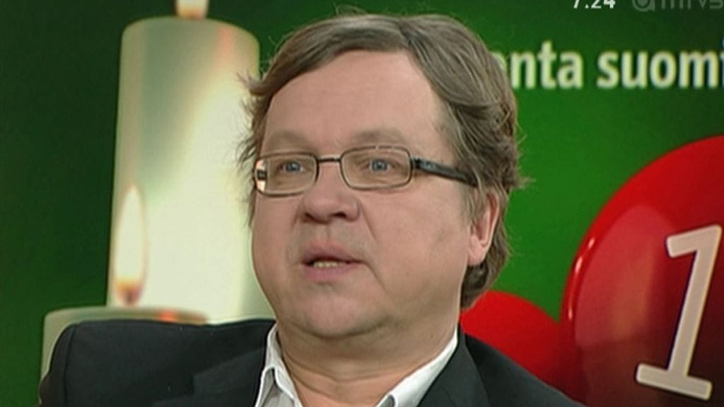 Sauri korostaa, että aselakien kiristäminen ja mielenterveyspalvelut asetetaan tarpeettomasti toistensa vaihtoehdoiksi.