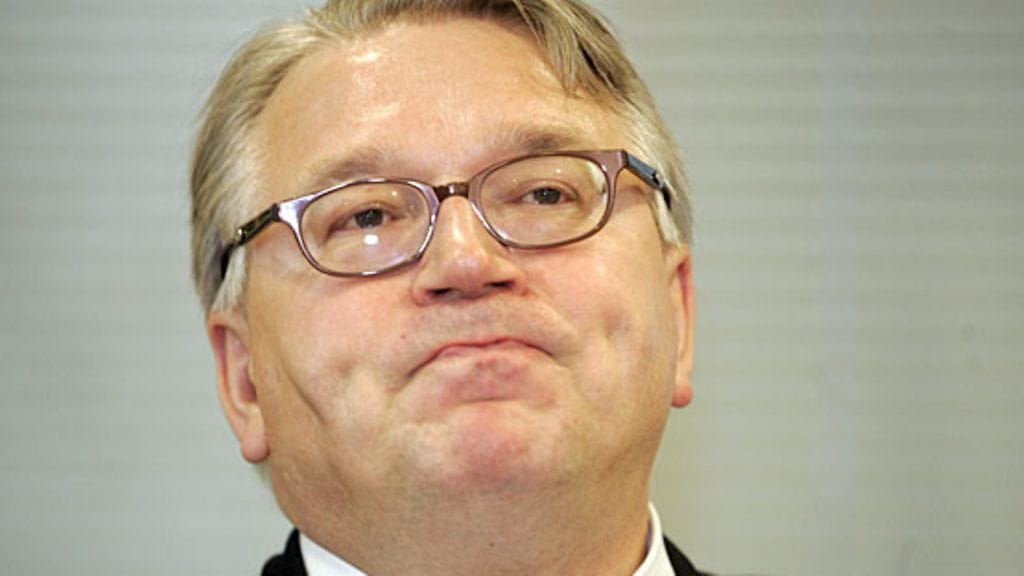 Liikemies Kyösti Kakkosta epäillään törkeästä lahjuksen antamisesta Ilkka Kanervalle.