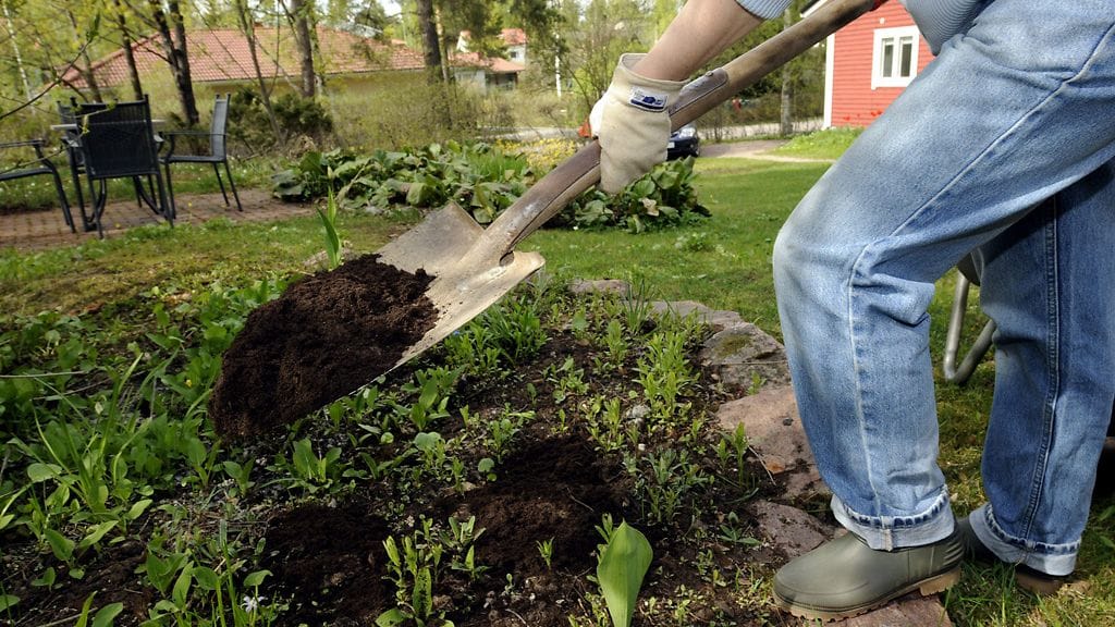 Kotipuutarhureille suunnatut kasvinsuojeluvalmisteet ovat vähemmän myrkyllisiä ja haitallisia kuin ammattikäyttöön tarkoitetut tuotteet.