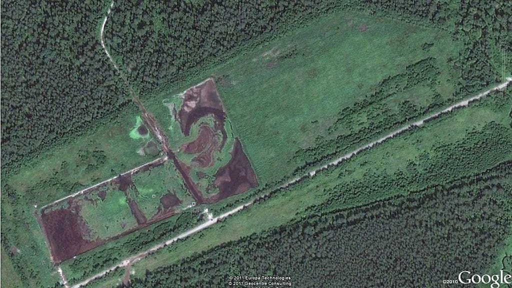 Satelliittikuvasta näkyy jättikanalan tyhjentynyt lieteallas