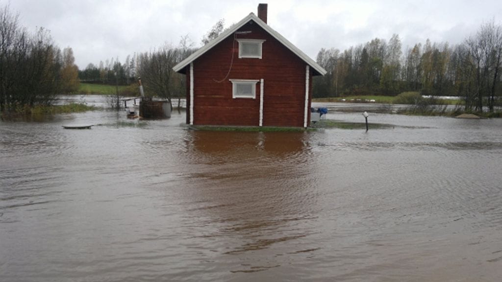 Tulvavesi ei ollut kääntynyt laskuun vielä lauantaina iltapäivällä.