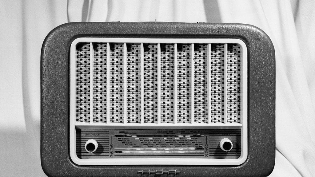 Radio on jo ikivanha keksintö. Nyt amerikkalaisoperaattori toivoisi FM-radion toimivan myös kaikissa uusissa Android-kännyköissä.