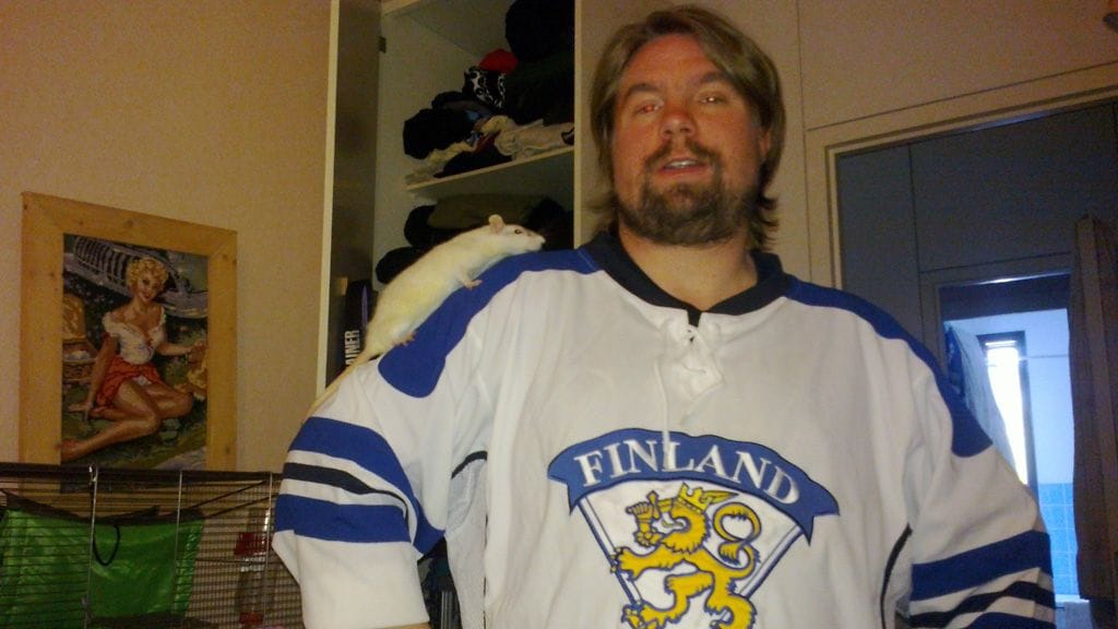 Leijonia pronssiottelussa kannustivat myös Jani ja kesyrotta Siiri.