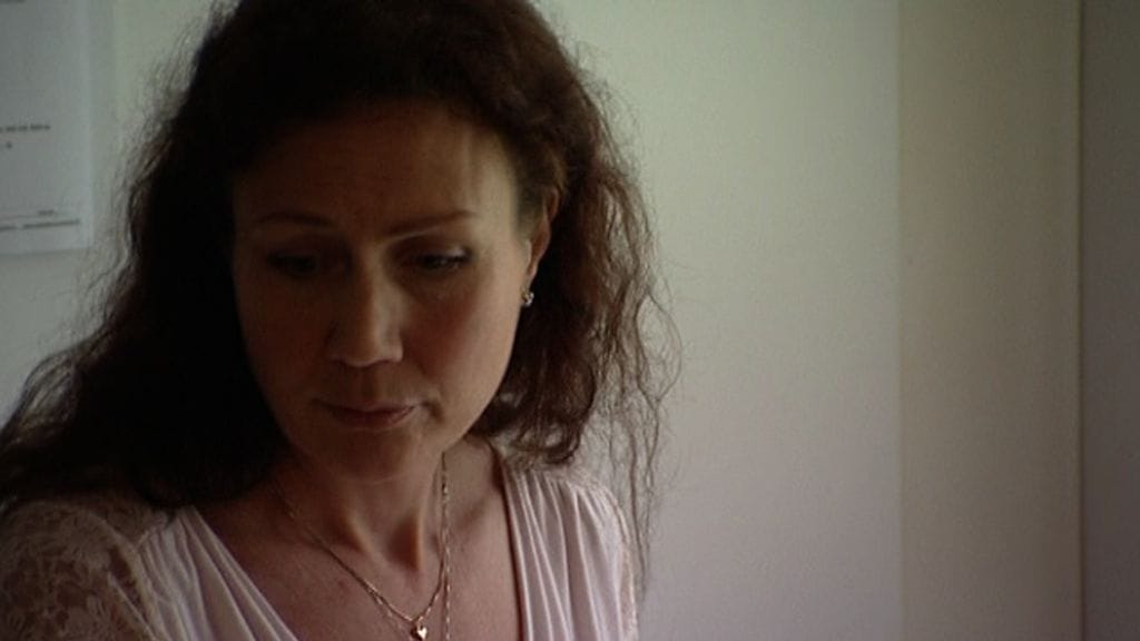 Anneli Auer kotonaan.