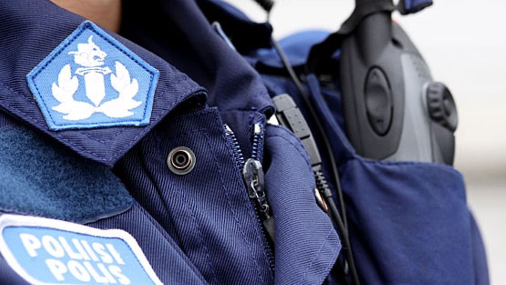 Epäilty tekijä poistui paikalta teon jälkeen, mutta tavoitettiin pian lähistöltä. Hän ei tehnyt pidätettäessä vastarintaa.