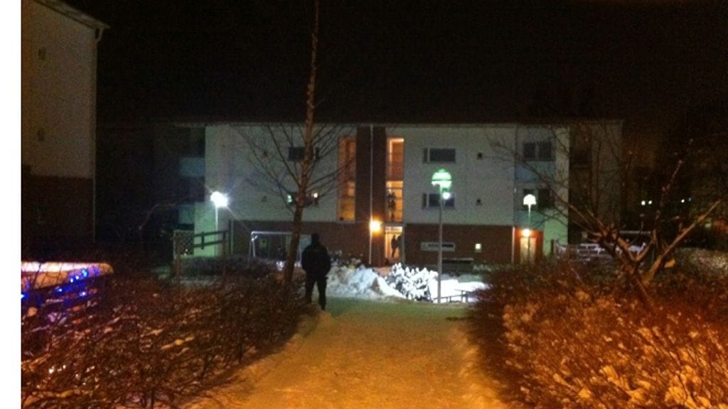 Helsingin Laajasalossa on tapahtunut ikävä surmatapaus. Poliisi epäilee 1970-luvulla syntynyttä miestä vaimonsa sekä kahden lapsen murhasta.