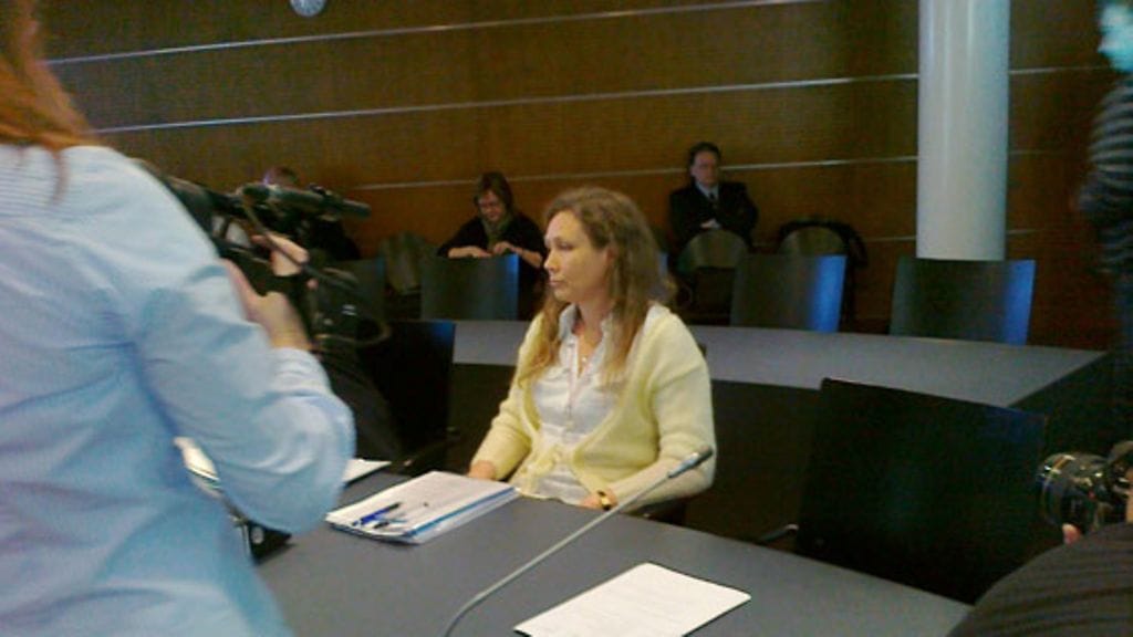 Anneli Auer oikeudessa.