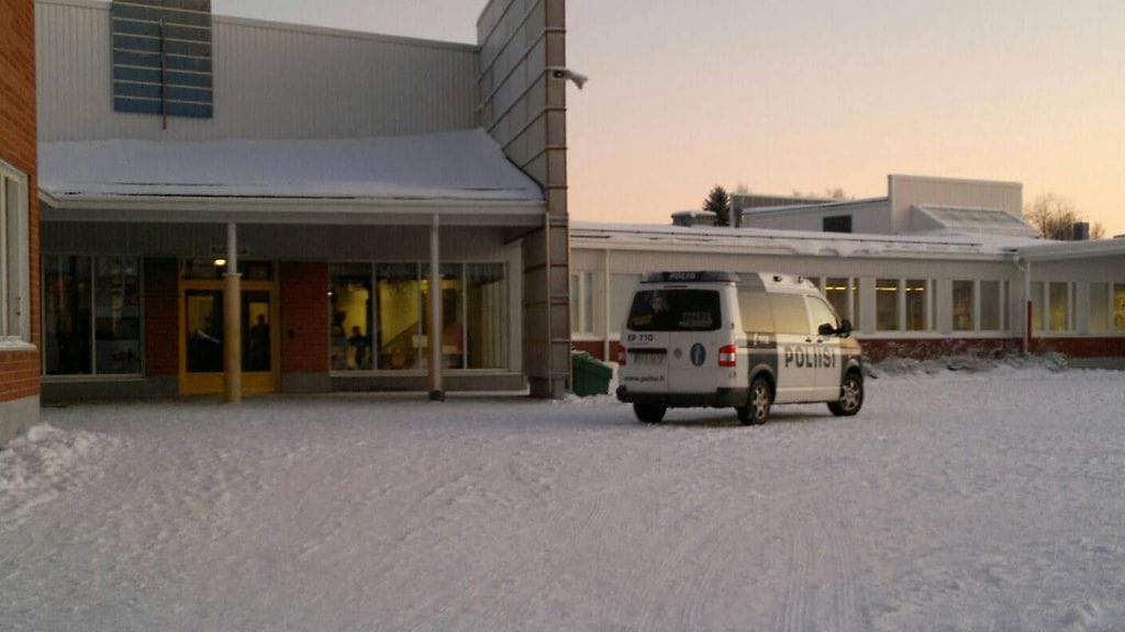 Tammikuun 9. päivä 18-vuotias lukiolaispoika puukotti ikäistään tyttöä Alahärmässä.