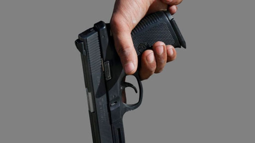 Yhdysvaltalainen poliisi ampui vahingossa naapurinsa mentyään epähuomiossa väärään asuntoon. Kuvituskuva.