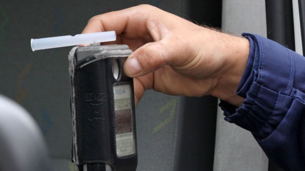 Kummallakaan miehellä ei ollut voimassa olevaa ajo-oikeutta.