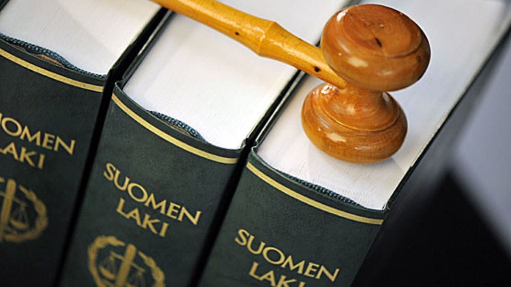 Kollegansa kuolemaan liittyviä tietoja katselleet poliisit eivät syyllistyneet rikokseen, katsoo Rovaniemen hovioikeus.