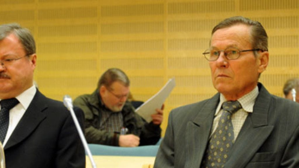 Joroisten ex-ylilääkäri Pekka Lantto, oikealla.