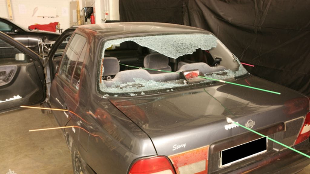 Jengistä eronneet miehet ampuivat väijytyksen jälkeen paikalta paenneiden autoa.