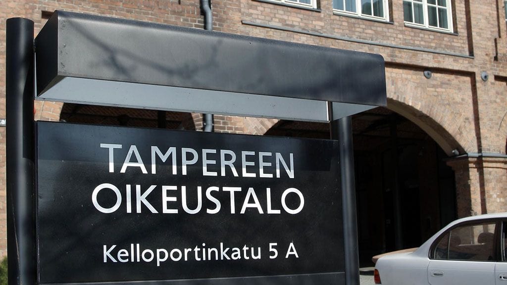 Tampereella tuomittu mies vaati asianajajaltaan korvauksia.