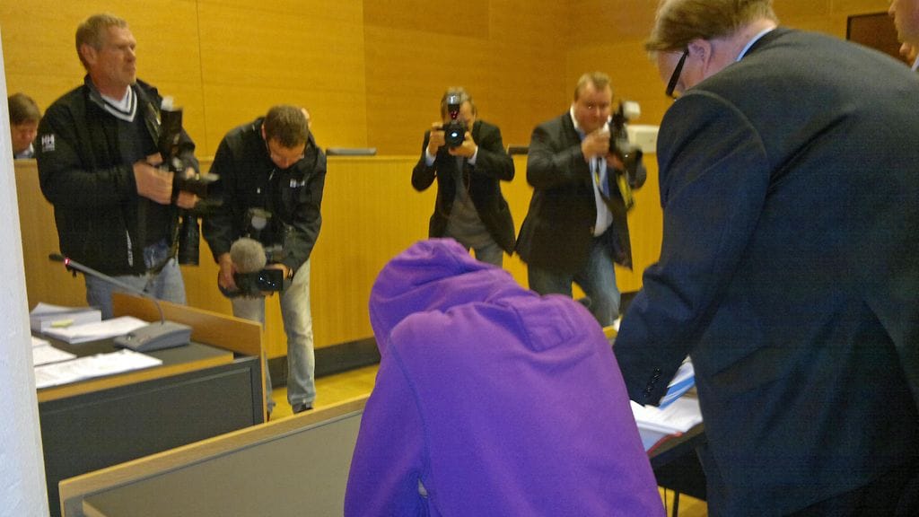 19- ja 18-vuotiaat nuorukaiset ovat syytteessä helmikuisesta bussikuskin pahoinpitelystä. (Helsingin kärääoikeus, 20.9.2011)