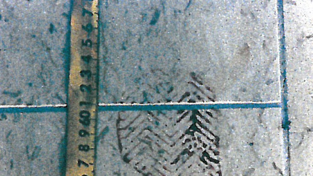 Tekijän jättämä jalanjälki rikospaikalle