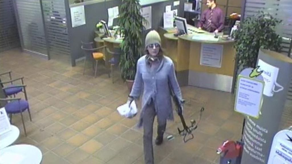 Vaajakosken pankkiryöstäjä valvontakamerassa 9.2.2010