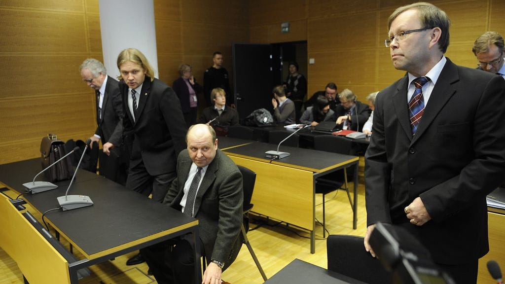 Suomen Hiihtoliiton ja Suomen Tietotoimiston jutun käsittely aloitettiin Helsingin käräjäoikeudessa valmisteluistunnolla keskiviikkona 30. maaliskuuta 2011, kuvassa vastaajien asinajajat Jaakko Jyrälä (vas), Ari Korhonen, Jorma Ipatti sekä Juha Kolu (oik)