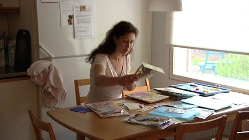 Anneli Auer kotonaan.