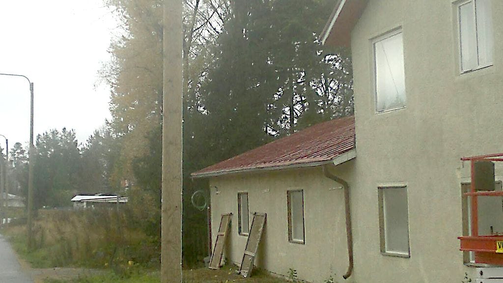 Toinen vauva löytyi yksityisasunnosta, toinen joutomaalta muutaman kilometrin päästä Klaukkalan keskustasta.