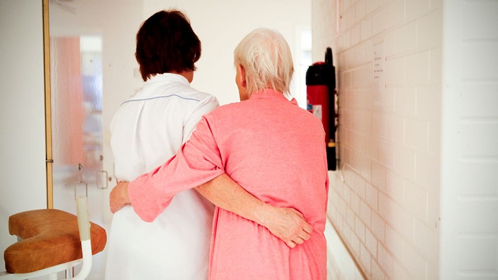 Jopa puolet sairaalassa hoidetuista vanhuksista kärsii aliravitsemuksesta. Kuvituskuva.