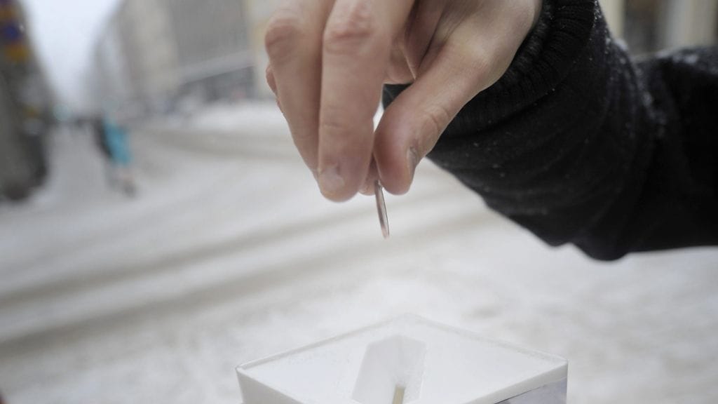 Poliisin mukaan laittomiin keräyksiin puuttuminen on tärkeää, koska ne voivat romuttaa ihmisten luottamuksen laillisiinkin keräyksiin. Kuvituskuva.