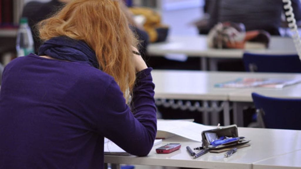 Valmennuskurssit houkuttelevat korkeakouluun pyrkijöitä.