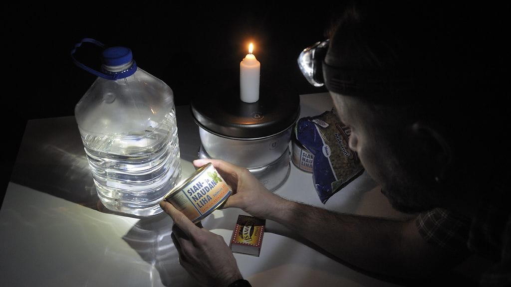 Tuhannet ilman sähköä jääneet suomalaistaloudet aloittavat vuoden ankeissa merkeissä.