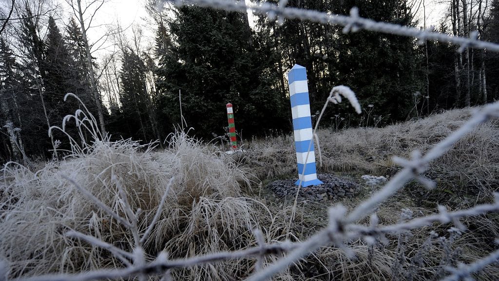 Kuvituskuvassa rajapyykkejä Suomen ja Venäjän raja-alueella Imatralla 3. marraskuuta 2009.