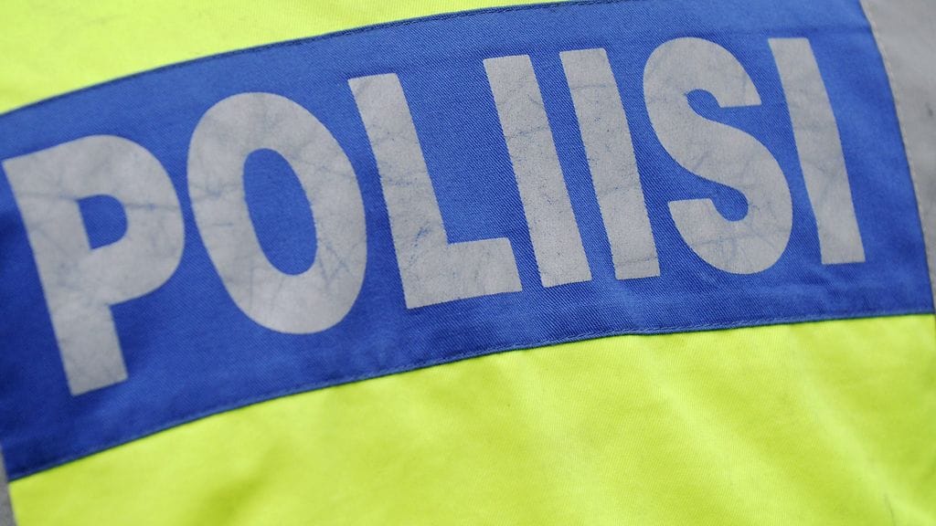 Toinen henkilöautoista oli lähtenyt heittelehtimään toistaiseksi tuntemattomasta syystä ajautuen vastaantulijoiden kaistalle.