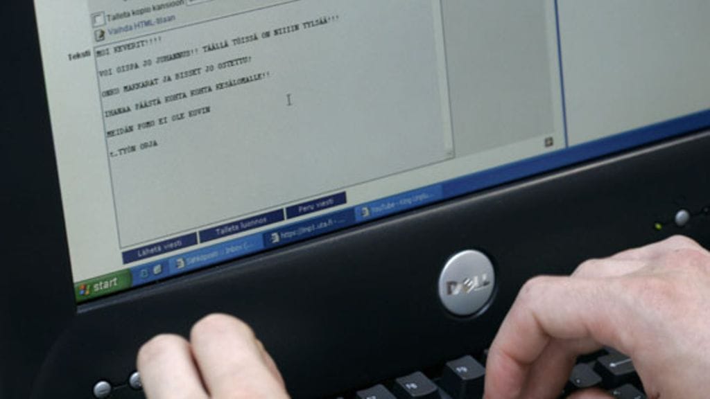 Poliisille on ilmoitettu eilisen ja tämän päivän aikana kahdesta eri törkeän petoksen yrityksestä ja identiteettivarkaudesta.