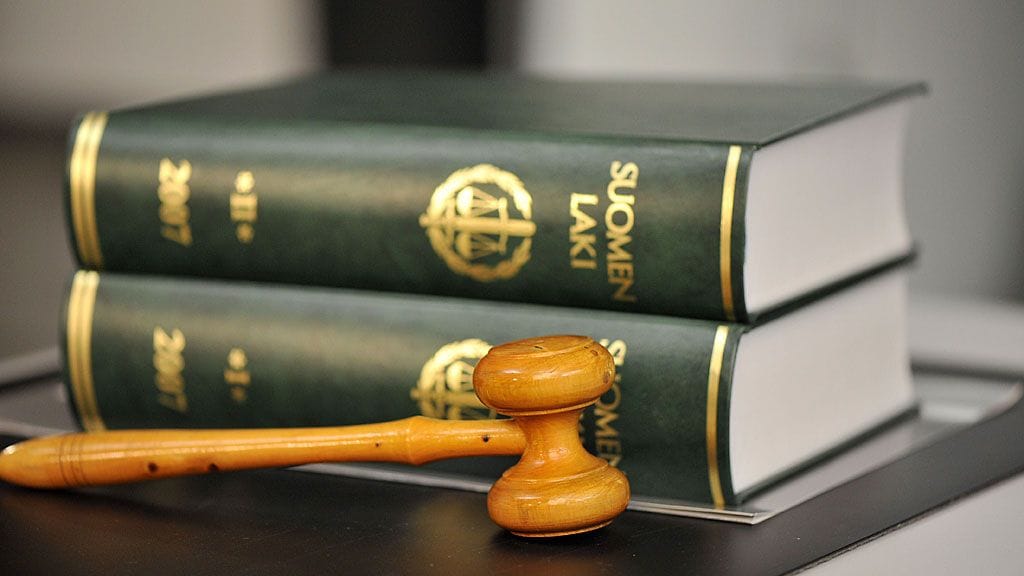 Vetoomuksessa vaaditaan, että valtakunnansyyttäjänvirasto koordinoi lehden toimista tehdyt rikosilmoitukset yhteen ja arvioi mahdollisuudet nostaa kokonaisuuden pohjalta syyte.