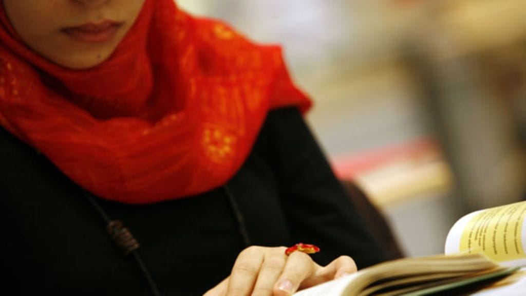 Rebecca Jamesin Ystävä hyvä tarjoaa vaisua jännitystä.