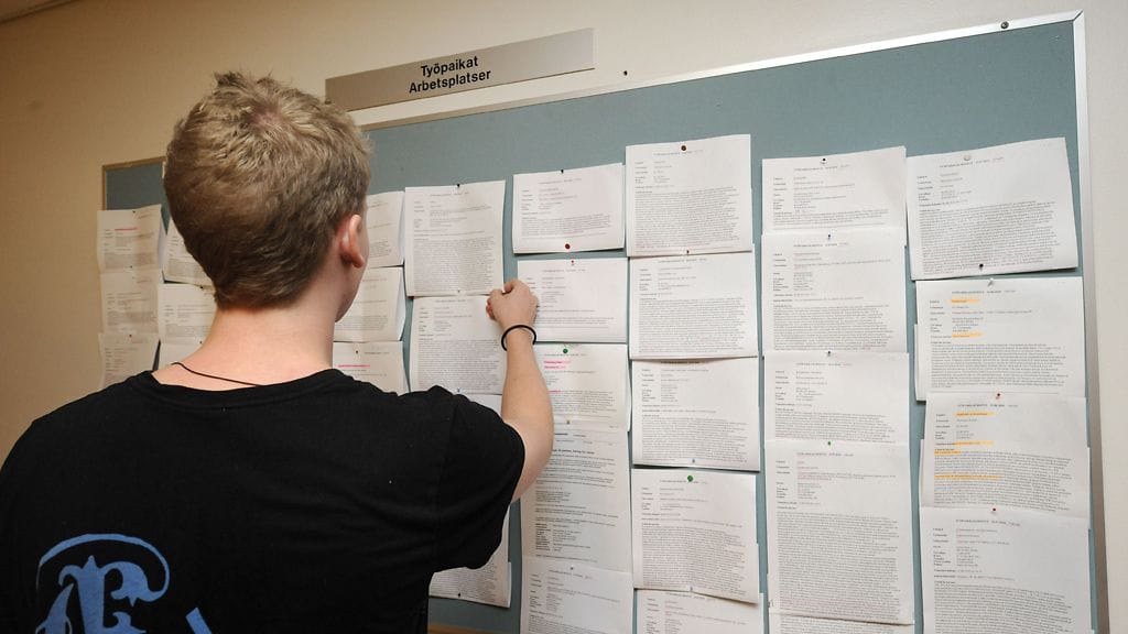 Melkein puolet alle 30-vuotiaista suomalaisista nuorista pitivät työttömyysturvan 300 euron suojaosaa tärkeimpänä työllisyystekona.