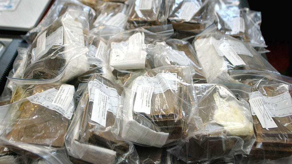 Kuvassa on noin 40 kilon erä poliisin takavarikoimaa hasista.