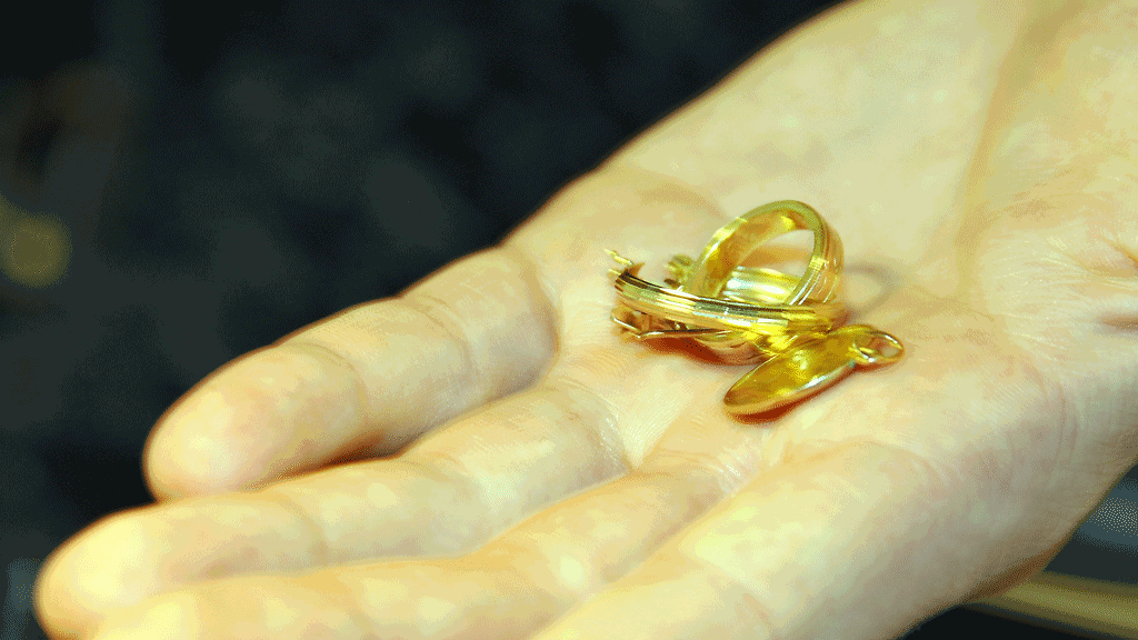 Kuvituskuva. Kultaa ostetaan halvalla ja myydään salakuljetuksen jälkeen kalliimmalla eteenpäin.