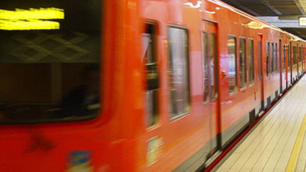 Tapahtumat alkoivat metrolaiturilta (arkistokuva)