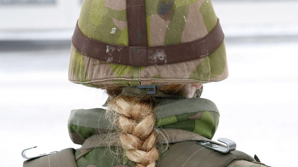 Naisten pakollisen asepalveluksen suosio oli nuorten keskuudessa suurempaa kuin vanhempien ikäluokkien.