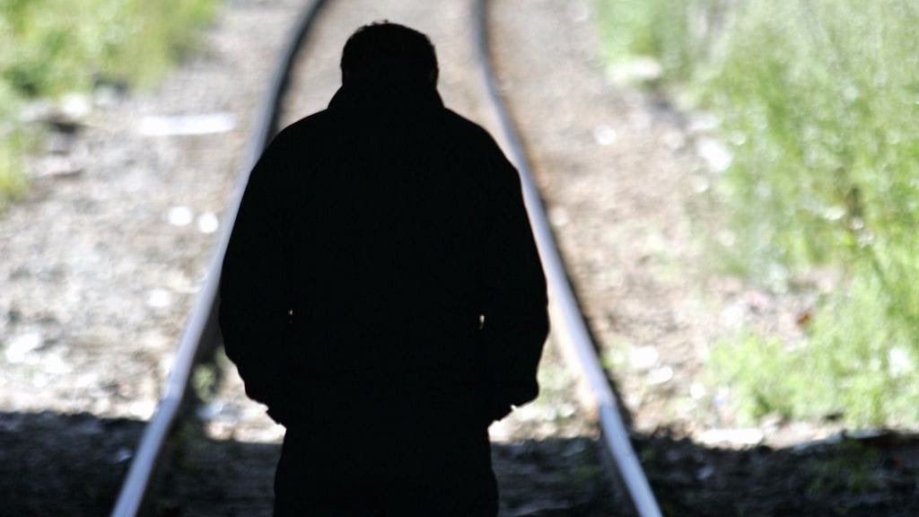 Itsemurhat vaikuttavat myös sivullisiin, kuten junien ja autojen kuljettajiin.