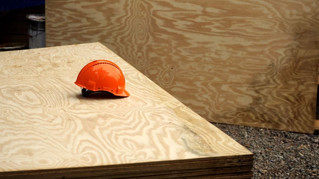 Länsi- ja Sisä-Suomen aluehallintoviraston mukaan maatiloilla ja rakennustyömailla on havaittu pienkuormaajia, joista puuttuu turvakaari. Kuvituskuva.