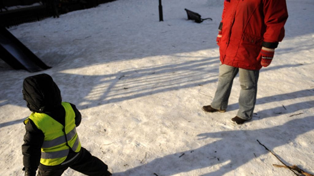Tutkimuksessa todettiin, että lapsi menestyy paremmin akateemisesti, jos hänet viedään alle 3-vuotiaana päivähoitoon. Osa muista tutkijoista ja kasvatustieteilijöistä pitää tutkimusta yksipuolisena.