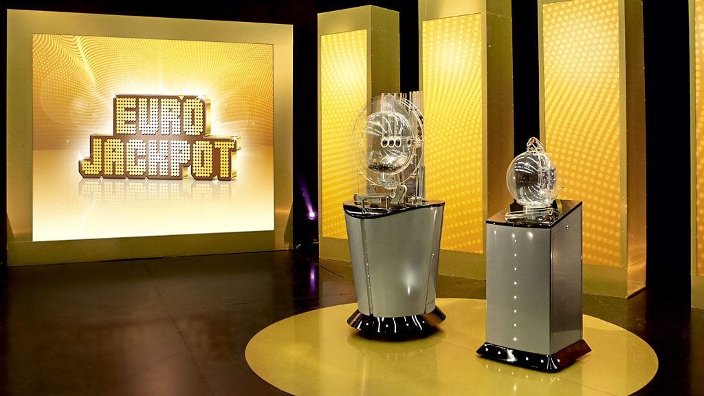 Eurojackpotin arvontakoneet Venus ja Perle.