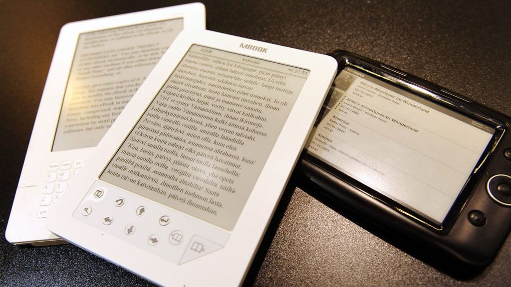 Sähkökirjojen lukulaitteita Turun kirjamessuilla perjantaina Turun kirjamessuilla 1. lokakuuta 2010.