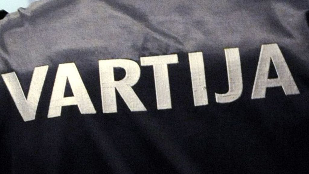 Suomen Poliisijärjestöjen liittovaltuuston puheenjohtajan mukaan vartijat voisivat esimerkiksi kuljettaa päihtyneitä säilöön.