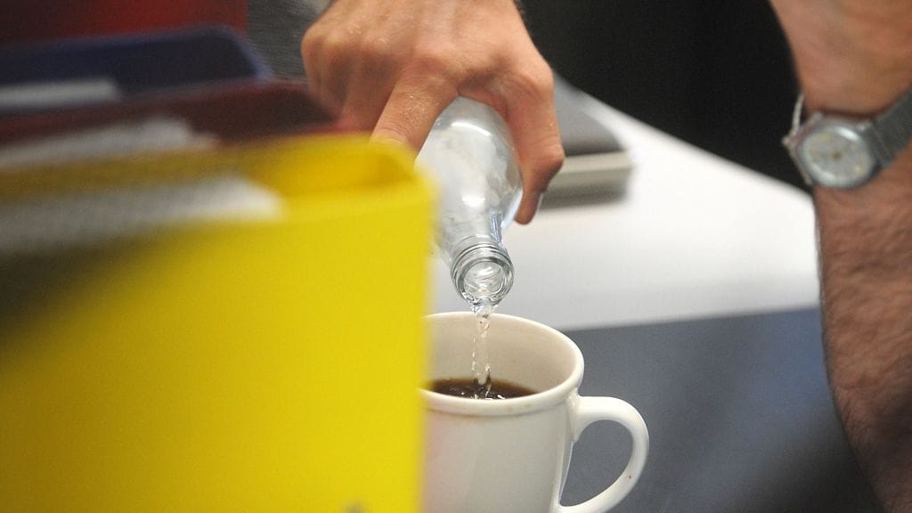 Erityisesti päihtyneitä eläkeikäisiä tulee Taysiin arkipäivisin, siinä missä työikäiset loukkaavat itsensä juopuneina viikonloppuisin.