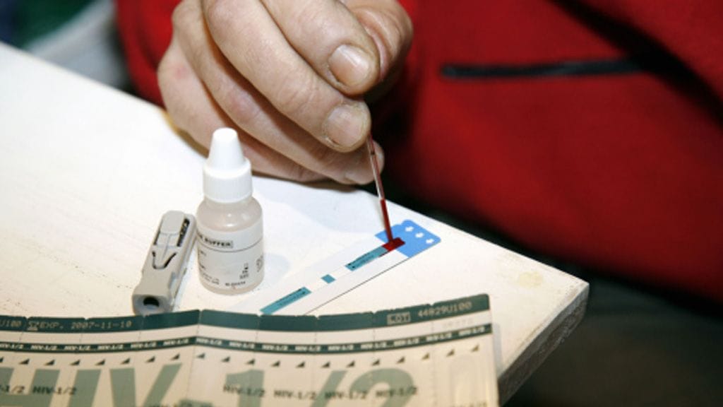 Hiv:n pikatesti kertoo tuloksen vartissa. Kuva: Lehtikuva