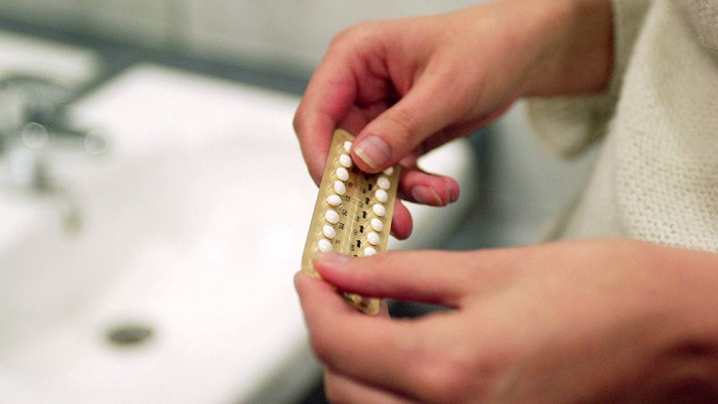 Naisen äkillisen kuoleman ja ehkäisyvalmisteen välistä yhteyttä tutkitaan.