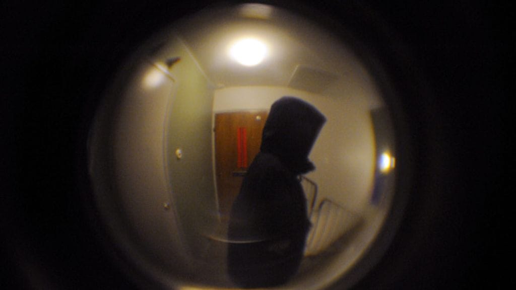 Syksystä 2013 ovikello on soinut pääsääntöisesti koulupäivien jälkeen, ja kun oven käy avaamassa, lapset kirmaavat karkuun. Kuvituskuva.