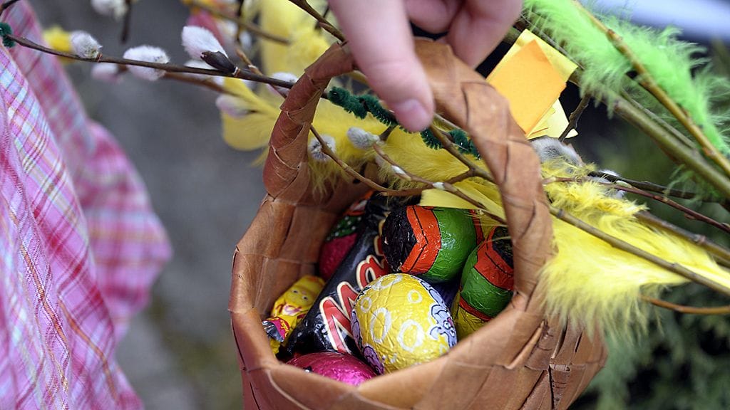 Tänään nähtävä virpomisperinne on sekoitus karjalaisen siirtoväen virpomista ja Länsi-Suomen pääsiäislauantain lastenperinnettä.