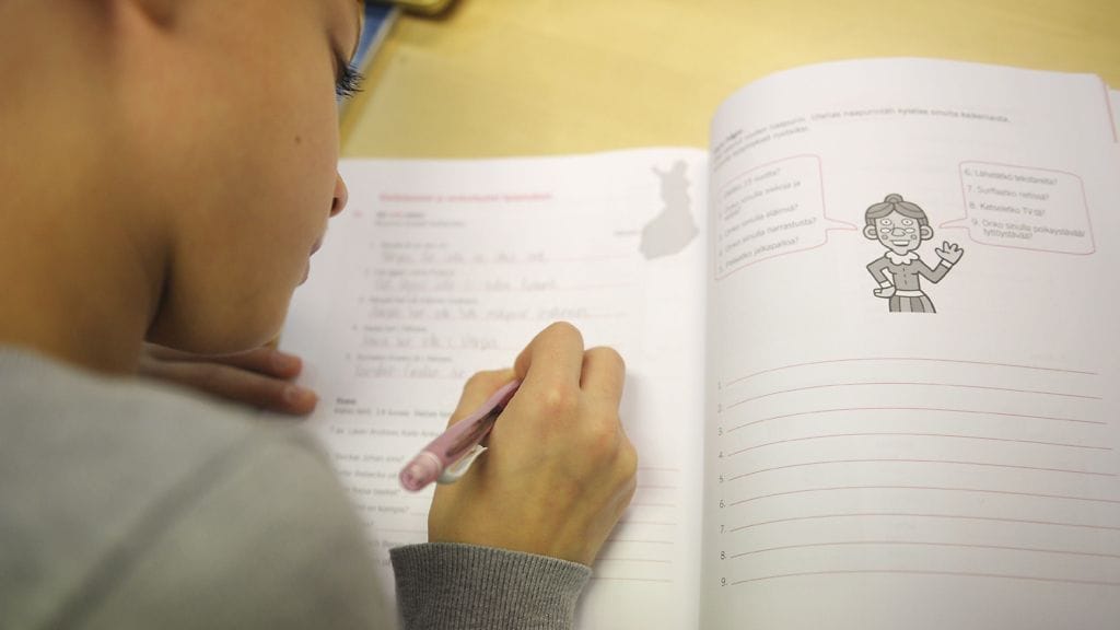 Ylen mukaan syynä ovat ennen muuta puutteet perusosaamisessa, lukemisessa, laskemisessa ja opiskelutaidoissa. Kuvituskuva.